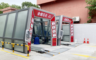 寧波余姚石化陽明西路站選配林頓FX11系列隧道式洗車機2套！加油免費洗車，讓利于民，讓老百姓享受到真正的實惠！
