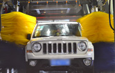 重要提醒！炎炎夏日，電腦洗車(chē)機(jī)設(shè)備洗車(chē)前務(wù)必記得先用玻璃水先冷卻擋風(fēng)玻璃，防止玻璃爆裂！
