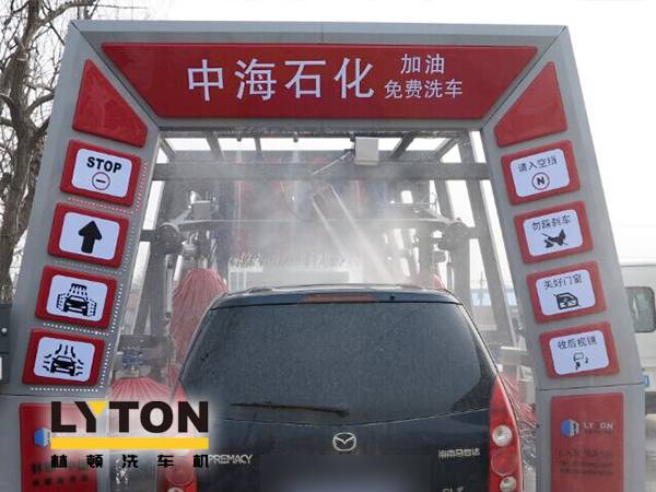 全自動(dòng)洗車機(jī)安裝場(chǎng)所之加油站!提升油站高品質(zhì)服務(wù)的企業(yè)形象，有利于口碑傳播！