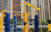 大型通道式巴士洗車機(jī)，廣泛應(yīng)用于城市公交系統(tǒng)。全自動(dòng)洗車機(jī)設(shè)備選林頓，專注清洗，誠(chéng)信服務(wù)每一個(gè)客戶！